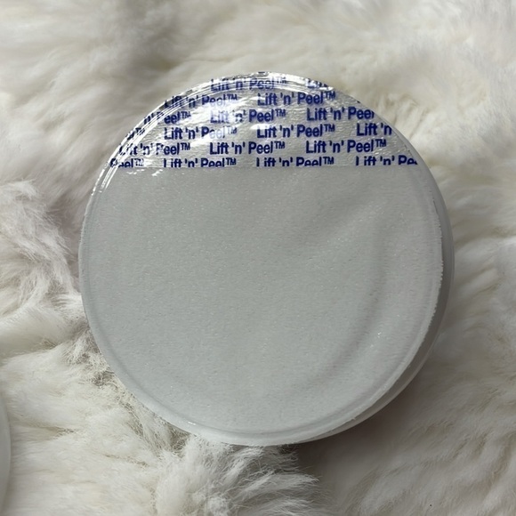 Ingrown Hair Pads with BHA & AHA - First Aid Beauty (FAB) - Picture 2 of 2